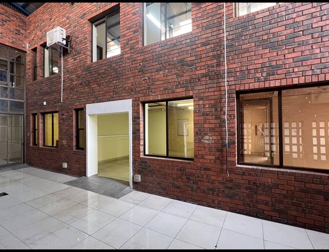 1,300M² BUILDING TO LET IN STRIJDOMPARK